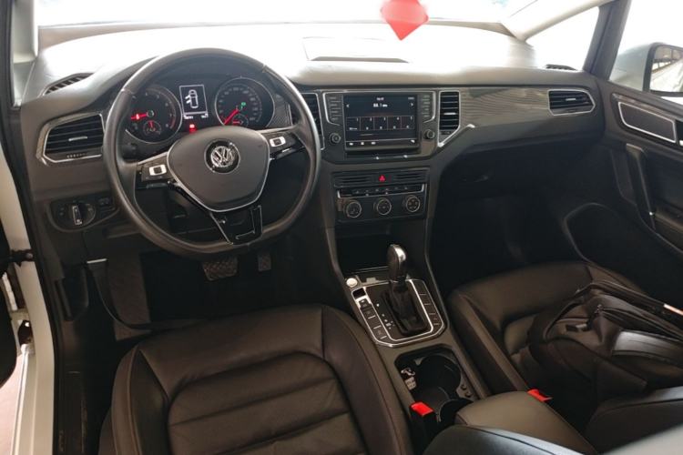 Used Volkswagen Golf Sportsvan 2016 230TSI Automatic Luxury Version Center Console
