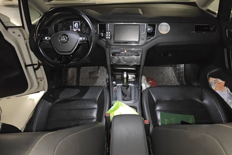 Used Volkswagen Golf Sportsvan 2016 230TSI Automatic Luxury Version Center Console