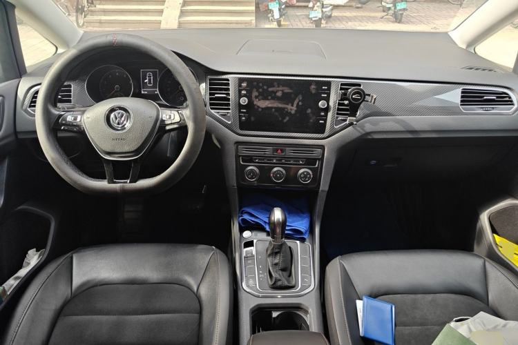Used Volkswagen Golf Sportsvan 2016 280TSI Automatic Luxury Model Center Console