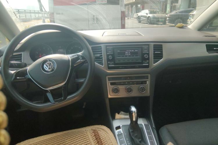 Used Volkswagen Golf Sportsvan 2016 1.6L Automatic Comfort Model Center Console