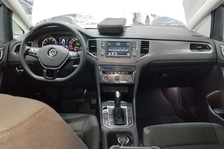 Used Volkswagen Golf Sportsvan 2016 230TSI Automatic Trend Edition Center Console