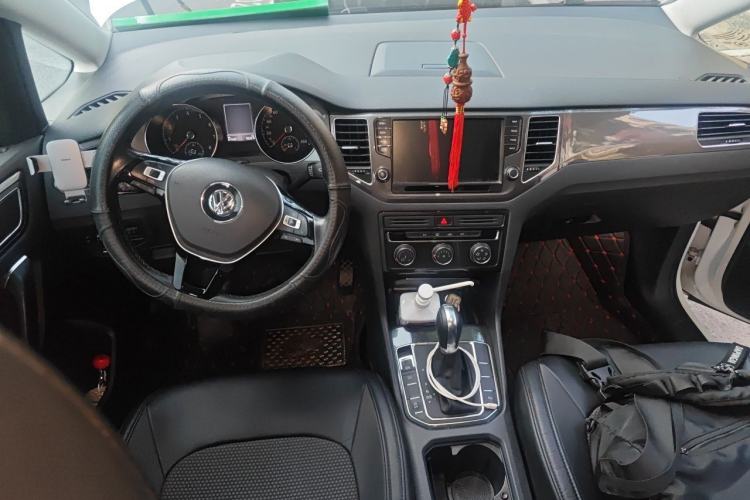 Used Volkswagen Golf Sportsvan 2016 230TSI Automatic Trend Edition Center Console