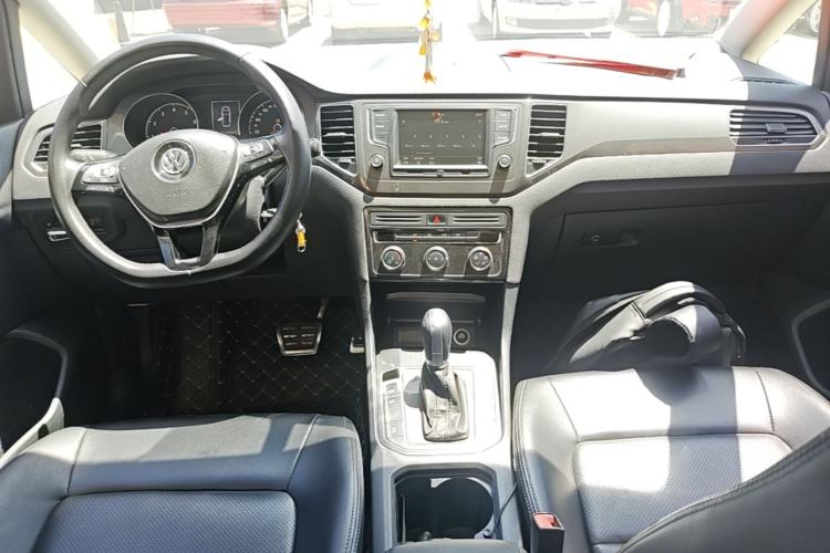 Used Volkswagen Golf Sportsvan 2016 230TSI Automatic Trend Edition Center Console