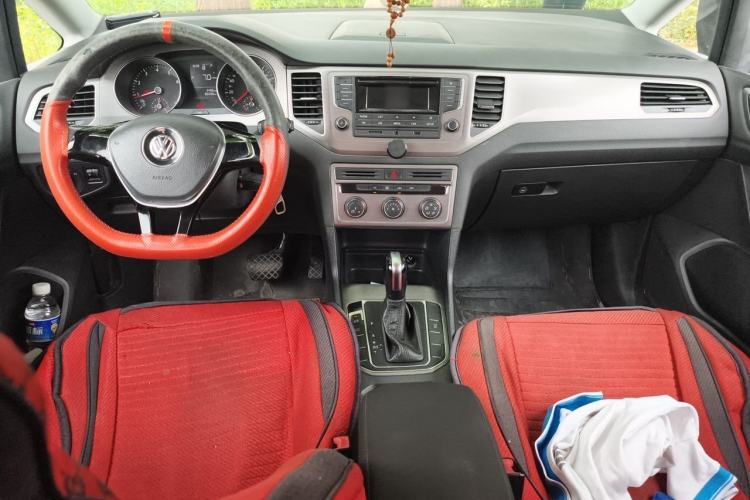 Used Volkswagen Golf Sportsvan 2016 1.6L Automatic Comfort Model Center Console