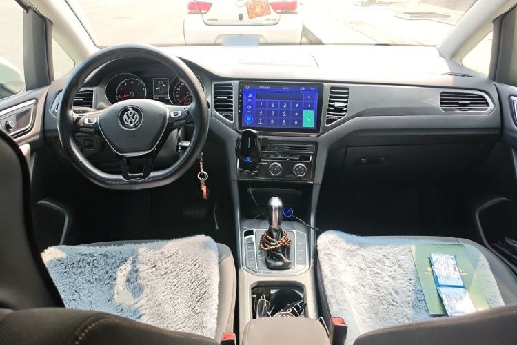 Used Volkswagen Golf Sportsvan 2016 230TSI Automatic Trend Edition Center Console