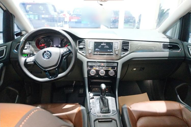 Used Volkswagen Golf Sportsvan 2016 280TSI Automatic Luxury Model Center Console