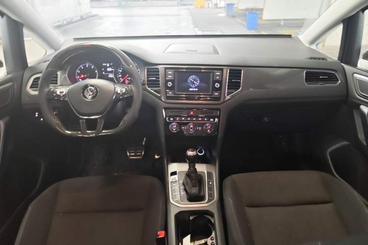 Used Volkswagen Golf Sportsvan 2016 1.6L Automatic Comfort Model Center Console