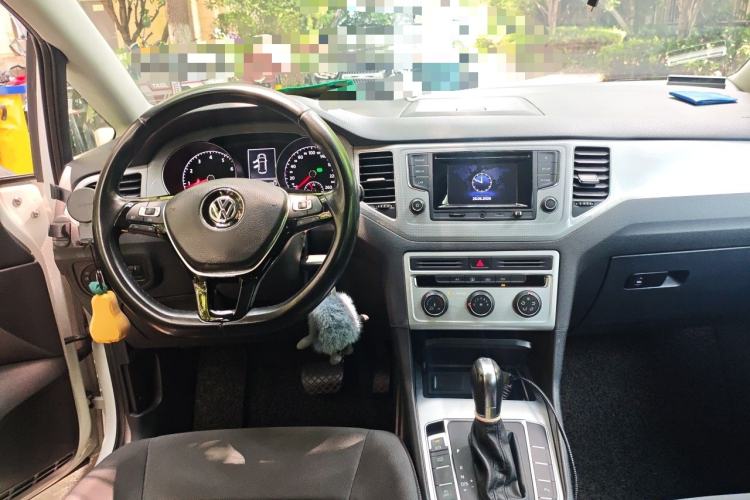 Used Volkswagen Golf Sportsvan 2016 230TSI Automatic Trend Edition Center Console