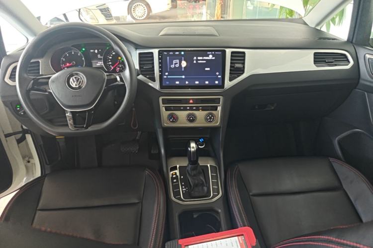 Used Volkswagen Golf Sportsvan 2016 1.6L Automatic Comfort Model Center Console