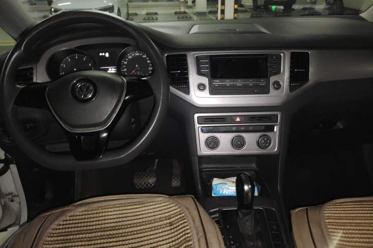 Used Volkswagen Golf Sportsvan 2016 1.6L Automatic Comfort Model Center Console