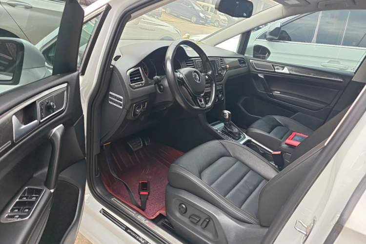 Used Volkswagen Golf Sportsvan 2016 230TSI Automatic Luxury Version Driver Seat