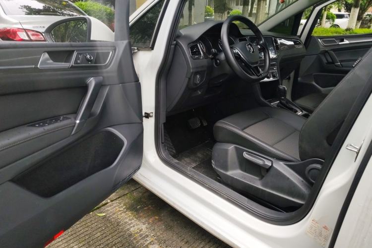 Used Volkswagen Golf Sportsvan 2016 230TSI Automatic Trend Edition Driver Seat