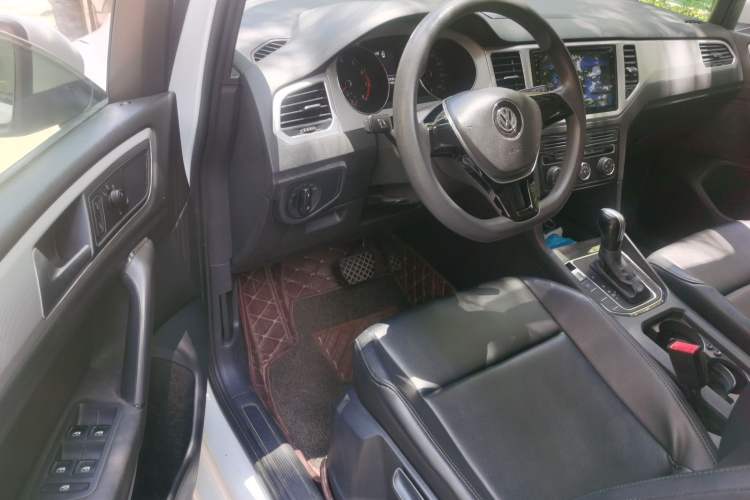 Used Volkswagen Golf Sportsvan 2016 1.6L Automatic Comfort Model Driver Seat