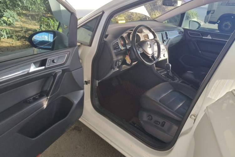 Used Volkswagen Golf Sportsvan 2016 280TSI Automatic Luxury Model Driver Seat