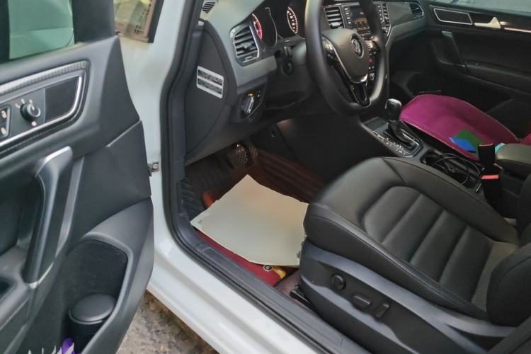 Used Volkswagen Golf Sportsvan 2016 230TSI Automatic Luxury Version Driver Seat