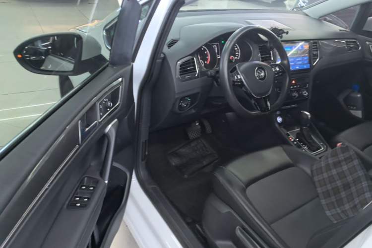 Used Volkswagen Golf Sportsvan 2016 230TSI Automatic Trend Edition Driver Seat