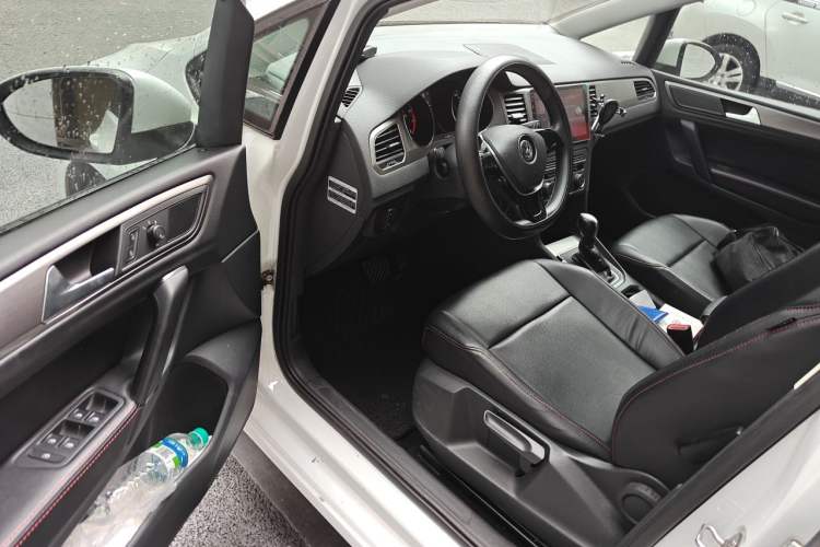 Used Volkswagen Golf Sportsvan 2016 1.6L Automatic Comfort Model Driver Seat