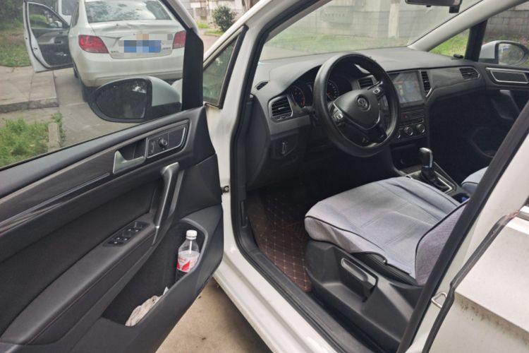 Used Volkswagen Golf Sportsvan 2016 230TSI Automatic Trend Edition Driver Seat