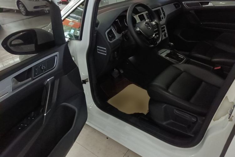 Used Volkswagen Golf Sportsvan 2016 230TSI Automatic Trend Edition Driver Seat
