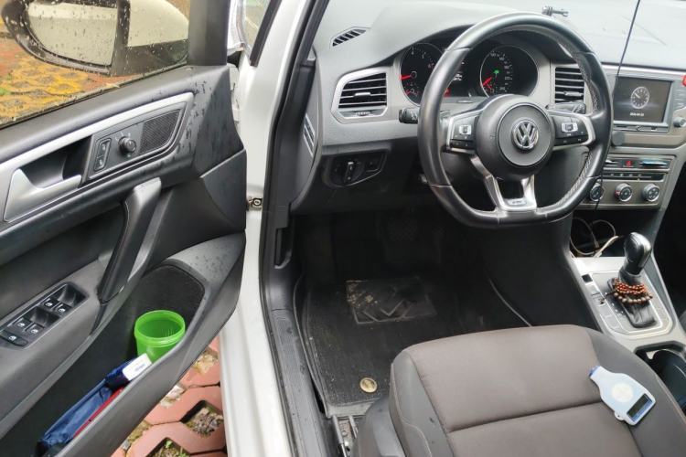 Used Volkswagen Golf Sportsvan 2016 1.6L Automatic Comfort Model Driver Seat