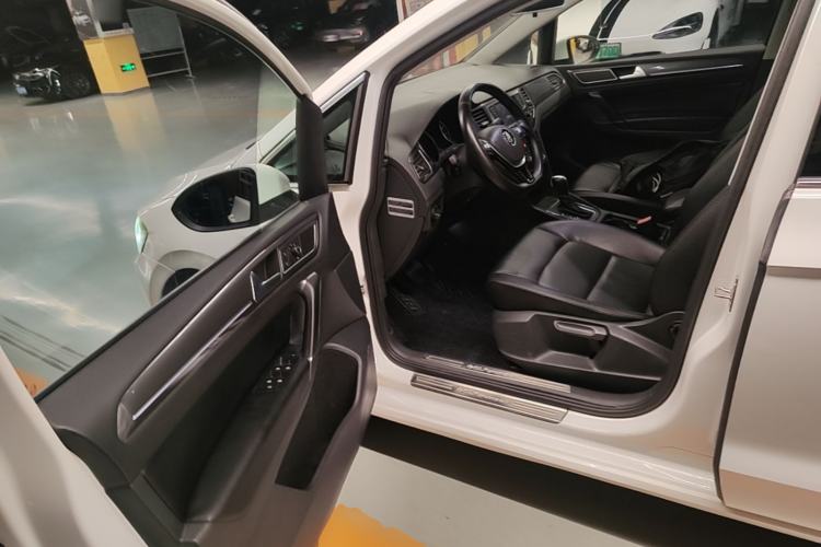 Used Volkswagen Golf Sportsvan 2016 230TSI Automatic Trend Edition Driver Seat