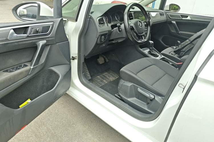 Used Volkswagen Golf Sportsvan 2016 230TSI Automatic Trend Edition Driver Seat