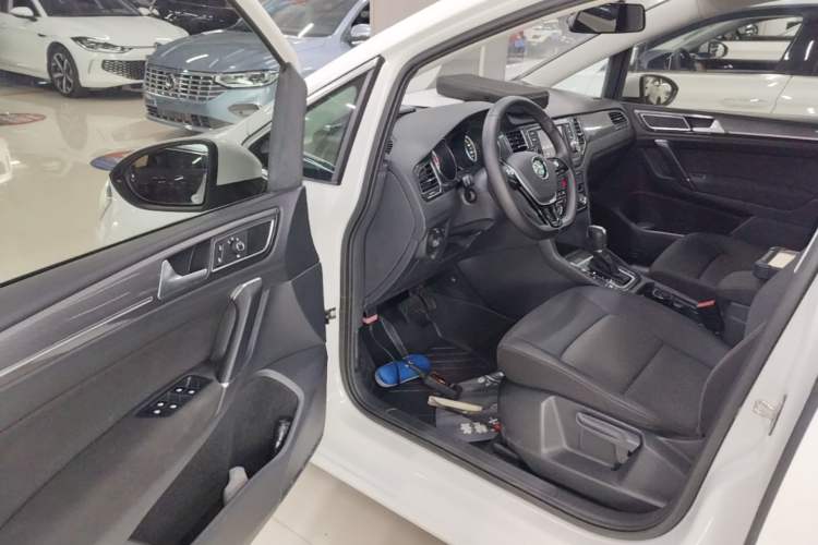 Used Volkswagen Golf Sportsvan 2016 230TSI Automatic Trend Edition Driver Seat