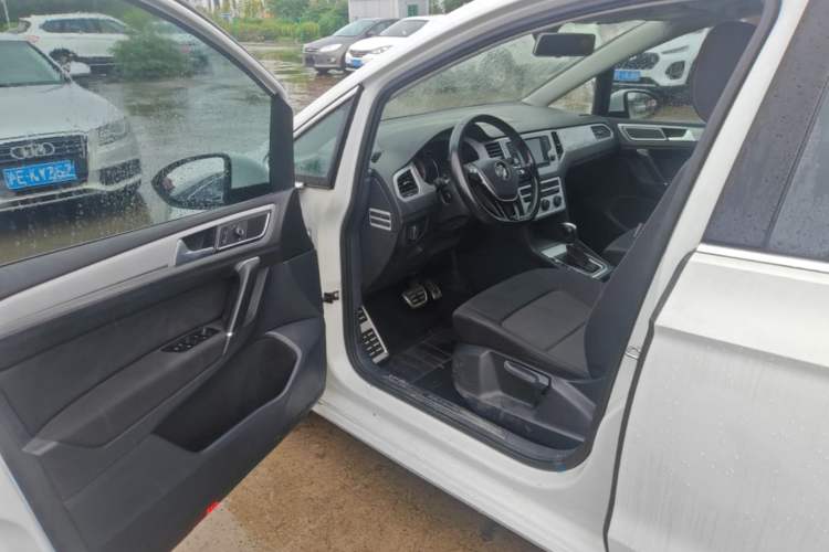 Used Volkswagen Golf Sportsvan 2016 230TSI Automatic Trend Edition Driver Seat