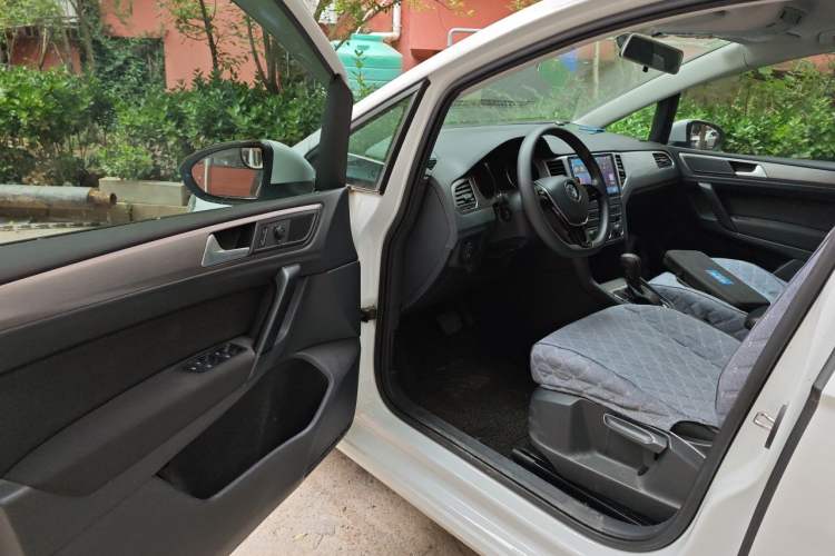 Used Volkswagen Golf Sportsvan 2016 1.6L Automatic Comfort Model Driver Seat