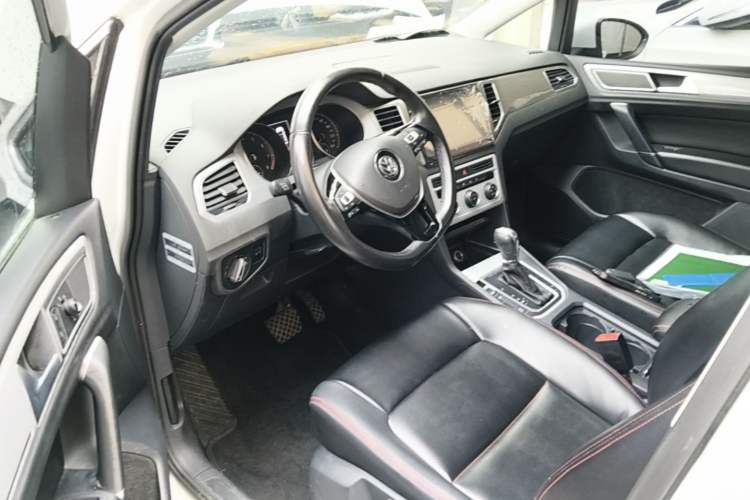 Used Volkswagen Golf Sportsvan 2016 230TSI Automatic Trend Edition Driver Seat