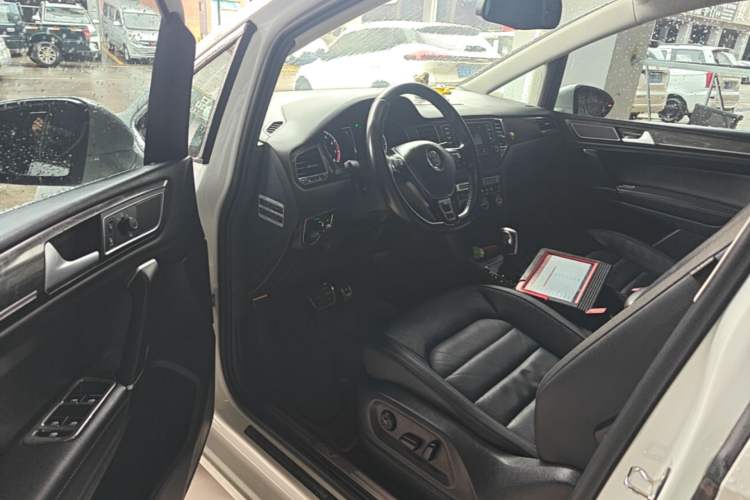 Used Volkswagen Golf Sportsvan 2016 230TSI Automatic Luxury Version Driver Seat
