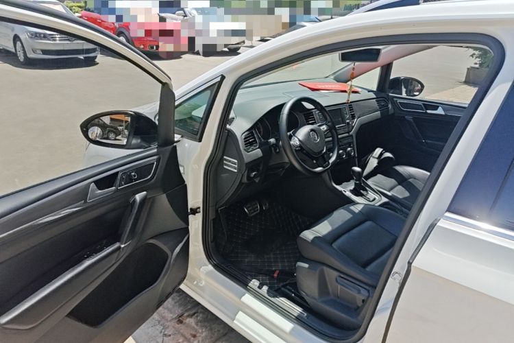 Used Volkswagen Golf Sportsvan 2016 230TSI Automatic Trend Edition Driver Seat