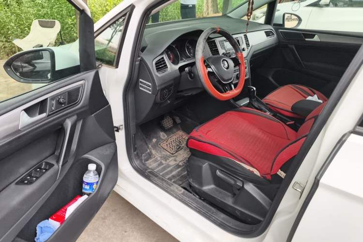 Used Volkswagen Golf Sportsvan 2016 1.6L Automatic Comfort Model Driver Seat