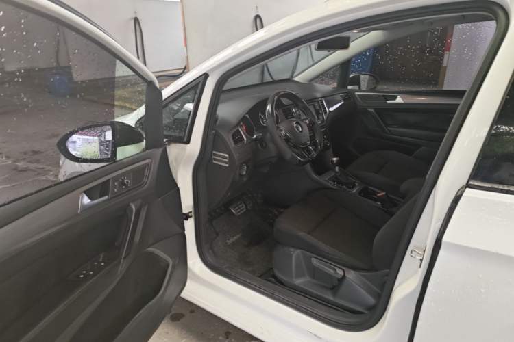 Used Volkswagen Golf Sportsvan 2016 1.6L Automatic Comfort Model Driver Seat