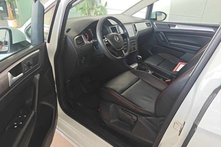 Used Volkswagen Golf Sportsvan 2016 1.6L Automatic Comfort Model Driver Seat