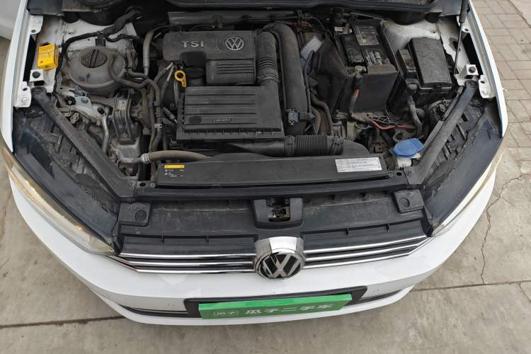 Used Volkswagen Golf Sportsvan 2016 230TSI Automatic Trend Edition Engine Bay