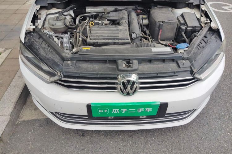 Used Volkswagen Golf Sportsvan 2016 230TSI Automatic Trend Edition Engine Bay