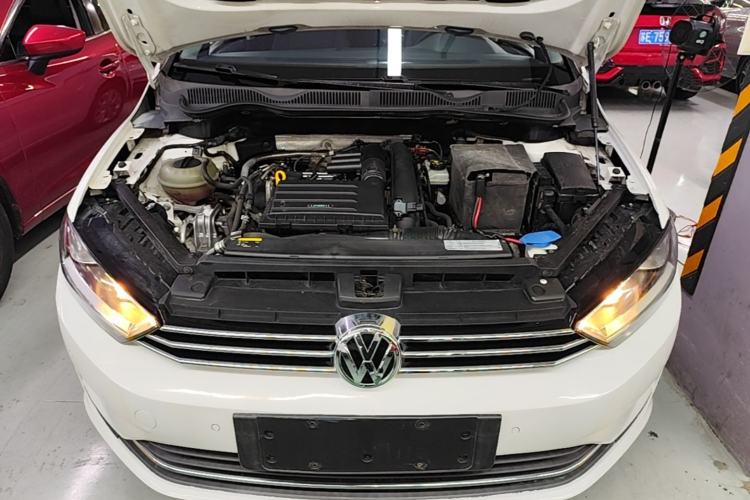 Used Volkswagen Golf Sportsvan 2016 180TSI Automatic Trend Model Engine Bay