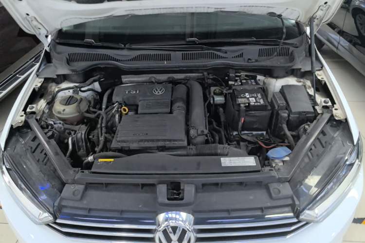 Used Volkswagen Golf Sportsvan 2016 230TSI Automatic Trend Edition Engine Bay