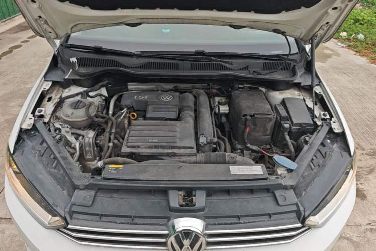 Used Volkswagen Golf Sportsvan 2016 230TSI Automatic Trend Edition Engine Bay