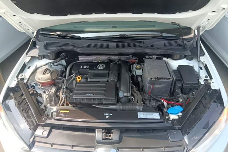 Used Volkswagen Golf Sportsvan 2016 230TSI Automatic Trend Edition Engine Bay