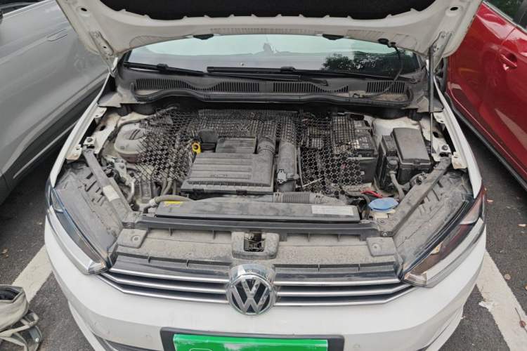 Used Volkswagen Golf Sportsvan 2016 230TSI Automatic Trend Edition Engine Bay