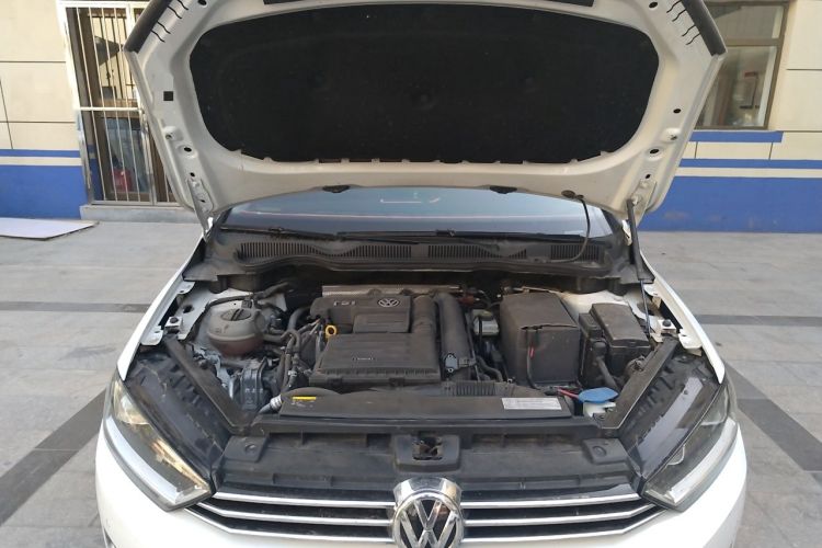 Used Volkswagen Golf Sportsvan 2016 230TSI Automatic Trend Edition Engine Bay