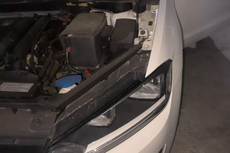 Used Volkswagen Golf Sportsvan 2016 230TSI Automatic Trend Edition Engine Bay Left