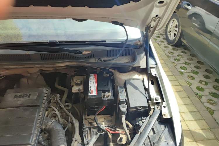 Used Volkswagen Golf Sportsvan 2016 1.6L Automatic Comfort Model Engine Bay Left