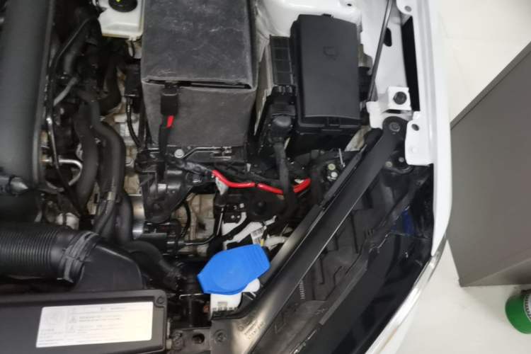 Used Volkswagen Golf Sportsvan 2016 230TSI Automatic Trend Edition Engine Bay Left