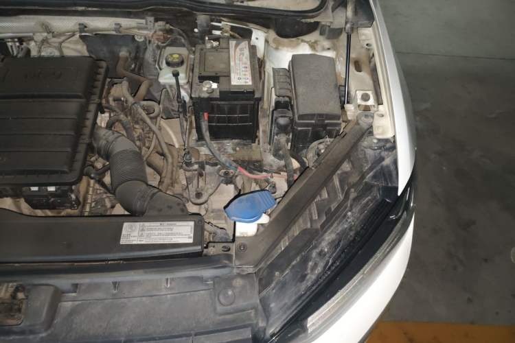 Used Volkswagen Golf Sportsvan 2016 1.6L Automatic Comfort Model Engine Bay Left