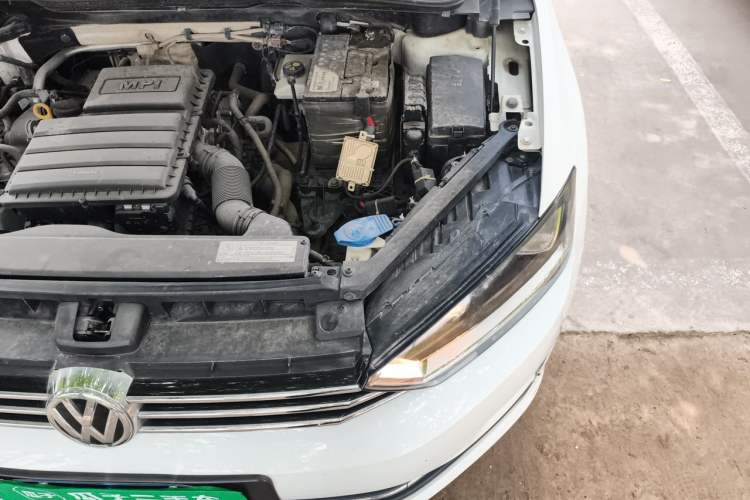Used Volkswagen Golf Sportsvan 2016 1.6L Automatic Comfort Model Engine Bay Left
