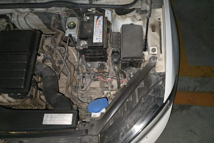 Used Volkswagen Golf Sportsvan 2016 1.6L Automatic Comfort Model Engine Bay Left