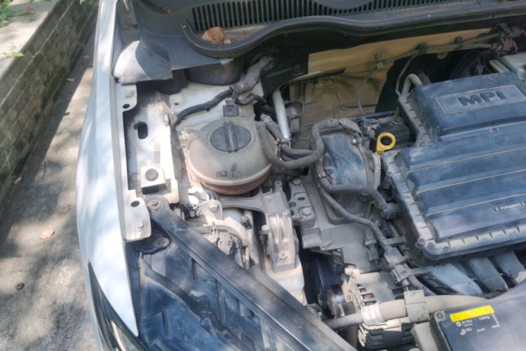 Used Volkswagen Golf Sportsvan 2016 1.6L Automatic Comfort Model Engine Bay Right